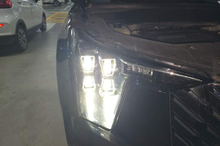 Used GAC Trumpchi GS8 2022 Linghang Series 2.0 TGDI Two-Wheel-Drive Luxury Smart Connectivity Version (7 Seats) Right Front Headlight