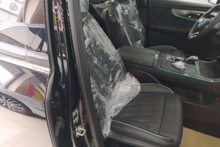 Used GAC Trumpchi GS8 2022 Dual-Engine Series 2.0TM Two-Wheel Drive Prestige Edition (7 Seats) Right Front Seat