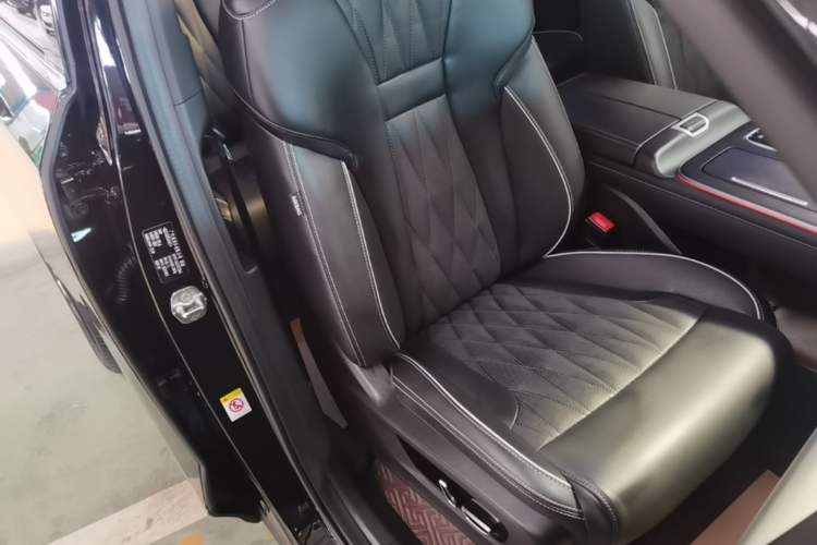 Used GAC Trumpchi GS8 2022 Linghang Series 2.0 TGDI Two-Wheel-Drive Luxury Smart Connectivity Version (7 Seats) Right Front Seat