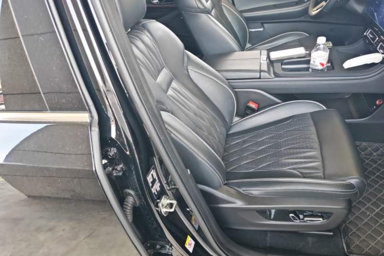 Used GAC Trumpchi GS8 2022 Linghang Series 2.0 TGDI Two-Wheel-Drive Luxury Smart Connectivity Version (7 Seats) Right Front Seat