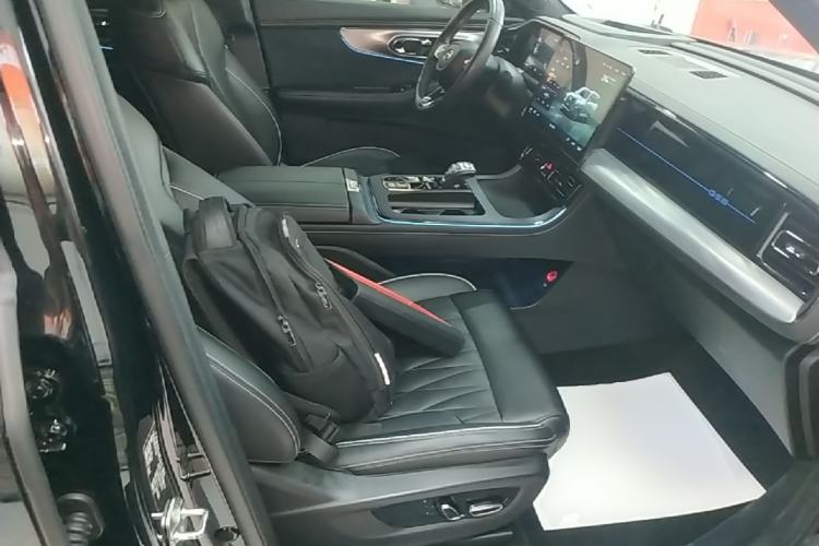Used GAC Trumpchi GS8 2022 Dual-Engine Series 2.0TM Two-Wheel Drive Prestige Edition (7 Seats) Right Front Seat