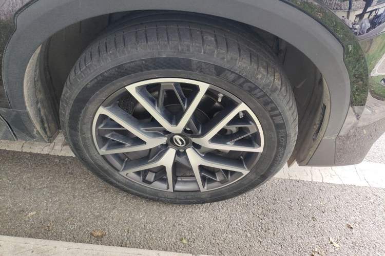 Used GAC Trumpchi GS8 2022 Linghang Series 2.0 TGDI Two-Wheel-Drive Luxury Smart Connectivity Version (7 Seats) Right Front Wheel Hub
