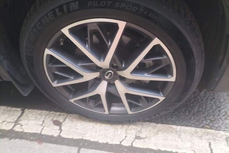 Used GAC Trumpchi GS8 2022 LINGHANG Series 2.0 TGDI Two-Wheel-Drive Luxury Edition (7 Seats) Right Front Wheel Hub