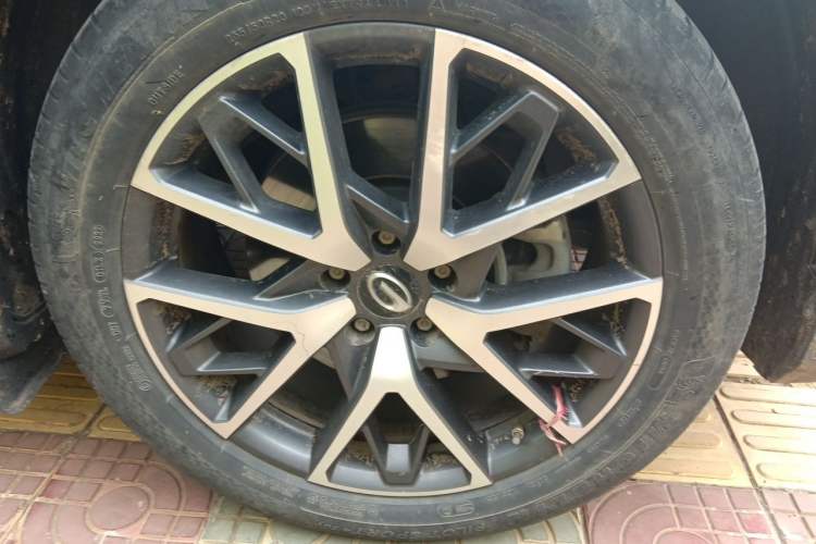 Used GAC Trumpchi GS8 2022 Linghang Series 2.0 TGDI Two-Wheel-Drive Luxury Smart Connectivity Version (7 Seats) Right Front Wheel Hub
