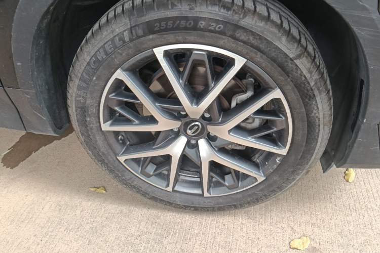Used GAC Trumpchi GS8 2022 Flagship Series 2.0 TGDI Four-Wheel Drive Luxury Smart Connectivity Version (7 Seats) Right Front Wheel Hub