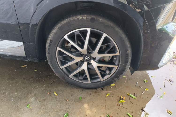 Used GAC Trumpchi GS8 2022 Dual-Engine Series 2.0TM Two-Wheel Drive Prestige Edition (7 Seats) Right Front Wheel Hub