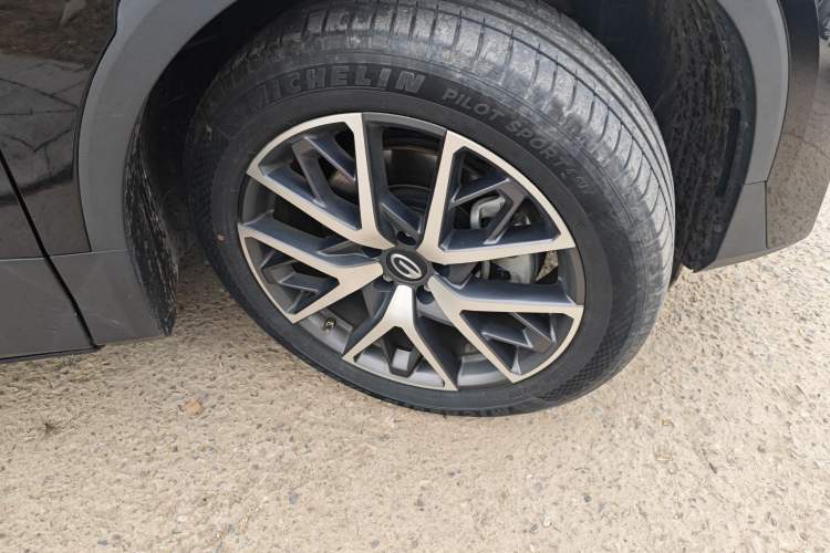 Used GAC Trumpchi GS8 2022 Linghang Series 2.0 TGDI Two-Wheel-Drive Luxury Smart Connectivity Version (7 Seats) Right Front Wheel Hub