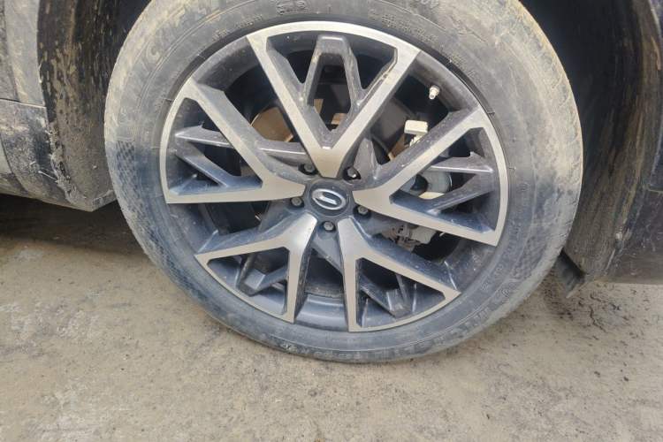 Used GAC Trumpchi GS8 2022 Dual-Engine Series 2.0TM Two-Wheel Drive Prestige Edition (7 Seats) Right Front Wheel Hub