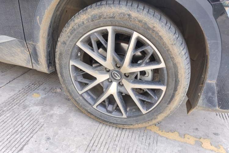 Used GAC Trumpchi GS8 2022 Linghang Series 2.0 TGDI Two-Wheel-Drive Luxury Smart Connectivity Version (7 Seats) Right Front Wheel Hub