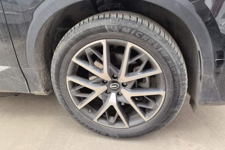 Used GAC Trumpchi GS8 2022 Linghang Series 2.0 TGDI Two-Wheel-Drive Luxury Smart Connectivity Version (7 Seats) Right Front Wheel Hub