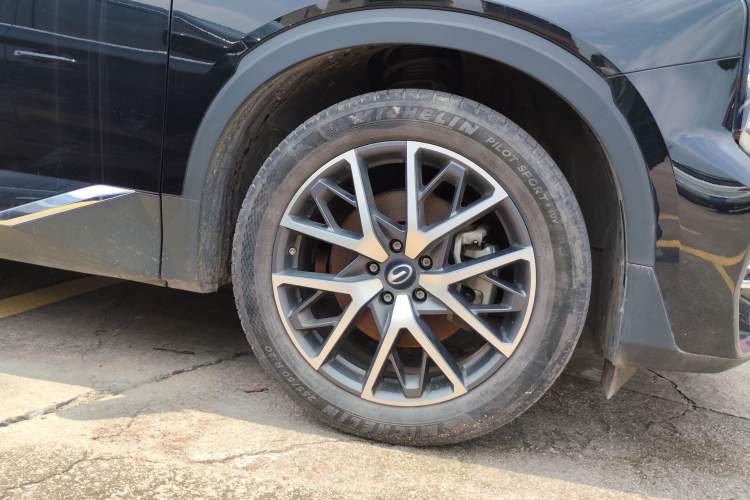 Used GAC Trumpchi GS8 2022 Linghang Series 2.0 TGDI Two-Wheel-Drive Luxury Smart Connectivity Version (7 Seats) Right Front Wheel Hub
