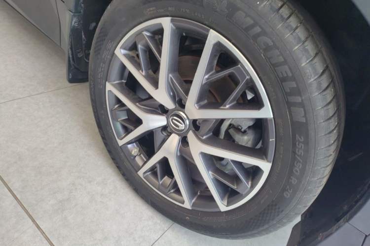 Used GAC Trumpchi GS8 2022 Linghang Series 2.0 TGDI Two-Wheel-Drive Luxury Smart Connectivity Version (7 Seats) Right Front Wheel Hub
