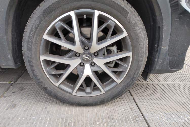 Used GAC Trumpchi GS8 2022 Flagship Series 2.0 TGDI Four-Wheel Drive Luxury Smart Connectivity Version (7 Seats) Right Front Wheel Hub
