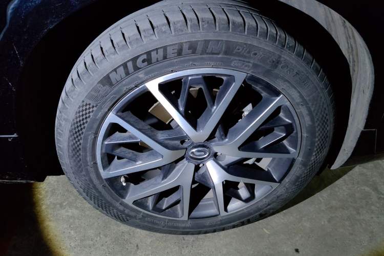 Used GAC Trumpchi GS8 2022 Dual-Engine Series 2.0TM Two-Wheel Drive Prestige Edition (7 Seats) Right Front Wheel Hub