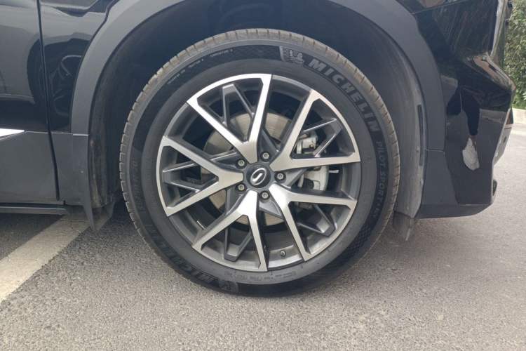 Used GAC Trumpchi GS8 2022 Flagship Series 2.0 TGDI Four-Wheel Drive Luxury Smart Connectivity Version (7 Seats) Right Front Wheel Hub