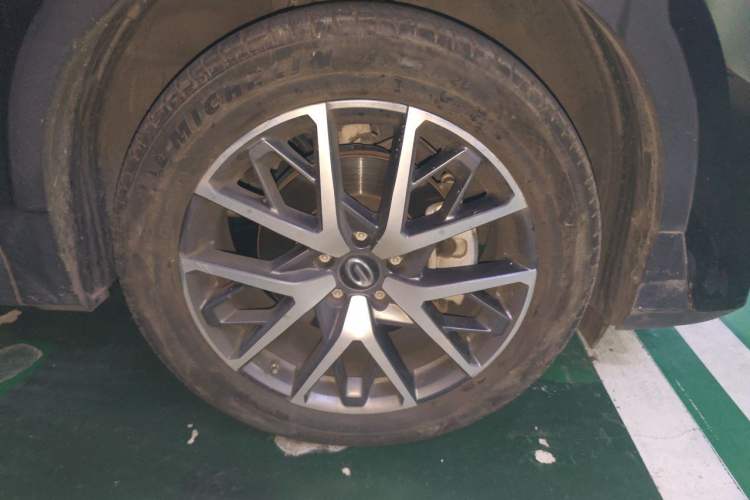 Used GAC Trumpchi GS8 2022 Linghang Series 2.0 TGDI Two-Wheel-Drive Luxury Smart Connectivity Version (7 Seats) Right Front Wheel Hub