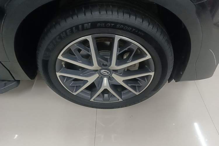 Used GAC Trumpchi GS8 2022 Linghang Series 2.0 TGDI Two-Wheel-Drive Luxury Smart Connectivity Version (7 Seats) Right Front Wheel Hub