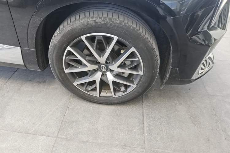 Used GAC Trumpchi GS8 2022 Dual-Engine Series 2.0TM Two-Wheel Drive Prestige Edition (7 Seats) Right Front Wheel Hub