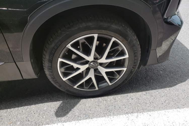 Used GAC Trumpchi GS8 2022 Flagship Series 2.0 TGDI Four-Wheel Drive Luxury Smart Connectivity Version (7 Seats) Right Front Wheel Hub