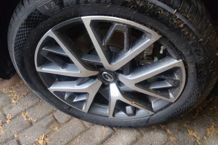 Used GAC Trumpchi GS8 2022 Dual-Engine Series 2.0TM Two-Wheel Drive Prestige Edition (7 Seats) Right Front Wheel Hub