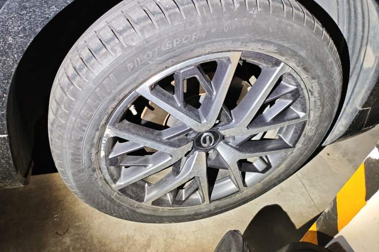 Used GAC Trumpchi GS8 2022 Dual-Engine Series 2.0TM Two-Wheel Drive Prestige Edition (7 Seats) Right Front Wheel Hub