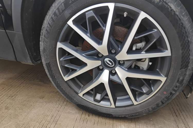 Used GAC Trumpchi GS8 2022 Linghang Series 2.0 TGDI Two-Wheel-Drive Luxury Smart Connectivity Version (7 Seats) Right Front Wheel Hub