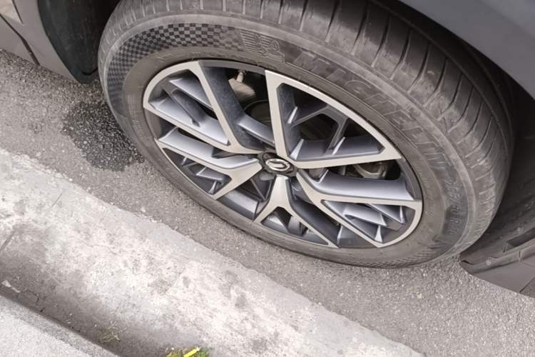Used GAC Trumpchi GS8 2022 Linghang Series 2.0 TGDI Two-Wheel-Drive Luxury Smart Connectivity Version (7 Seats) Right Front Wheel Hub