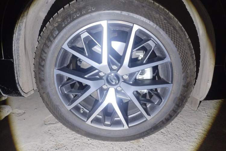 Used GAC Trumpchi GS8 2022 Dual-Engine Series 2.0TM Four-Wheel Drive Prestige Edition (6 Seats) Right Front Wheel Hub