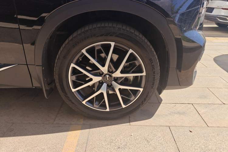 Used GAC Trumpchi GS8 2022 Flagship Series 2.0 TGDI Four-Wheel Drive Luxury Smart Connectivity Version (7 Seats) Right Front Wheel Hub