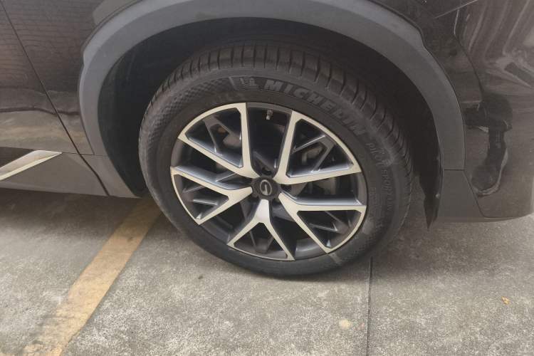 Used GAC Trumpchi GS8 2022 Linghang Series 2.0 TGDI Two-Wheel-Drive Luxury Smart Connectivity Version (7 Seats) Right Front Wheel Hub
