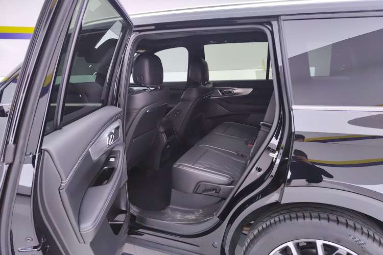 Used GAC Trumpchi GS8 2022 LINGHANG Series 2.0 TGDI Two-Wheel-Drive Luxury Edition (7 Seats) Right Rear Seat