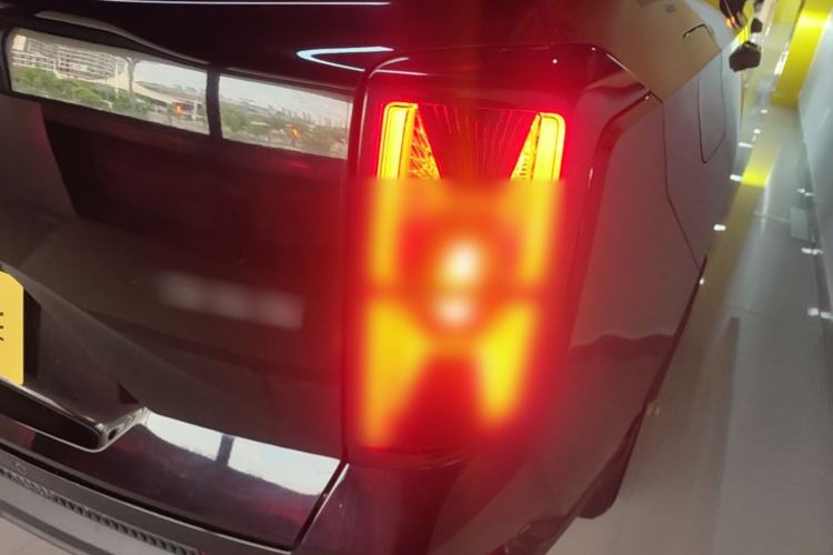 Used GAC Trumpchi GS8 2022 Linghang Series 2.0 TGDI Two-Wheel-Drive Luxury Smart Connectivity Version (7 Seats) Right Rear Taillight