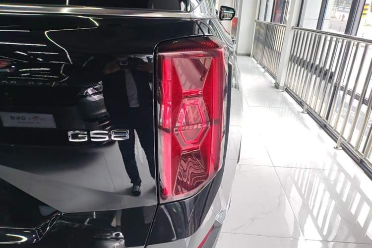 Used GAC Trumpchi GS8 2022 Linghang Series 2.0 TGDI Two-Wheel-Drive Luxury Smart Connectivity Version (7 Seats) Right Rear Taillight