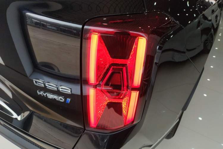 Used GAC Trumpchi GS8 2022 Dual-Engine Series 2.0TM Two-Wheel Drive Prestige Edition (7 Seats) Right Rear Taillight