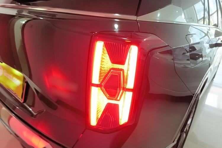 Used GAC Trumpchi GS8 2022 Dual-Engine Series 2.0TM Two-Wheel Drive Prestige Edition (7 Seats) Right Rear Taillight