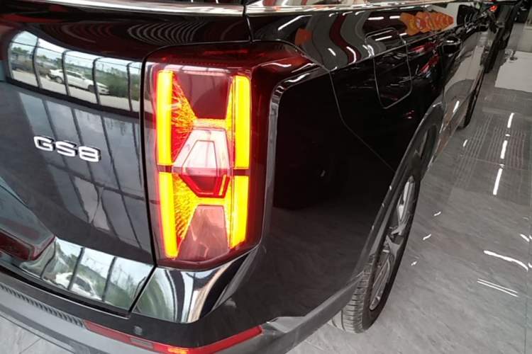 Used GAC Trumpchi GS8 2022 Linghang Series 2.0 TGDI Two-Wheel-Drive Luxury Smart Connectivity Version (7 Seats) Right Rear Taillight
