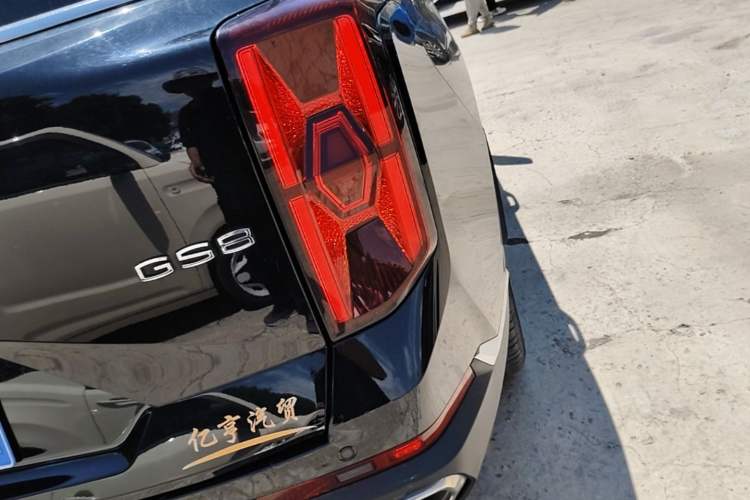 Used GAC Trumpchi GS8 2022 Linghang Series 2.0 TGDI Two-Wheel-Drive Luxury Smart Connectivity Version (7 Seats) Right Rear Taillight