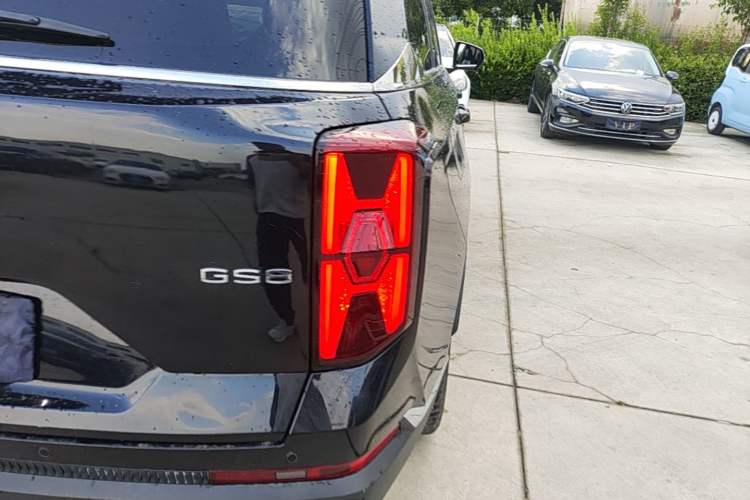 Used GAC Trumpchi GS8 2022 Linghang Series 2.0 TGDI Two-Wheel-Drive Luxury Smart Connectivity Version (7 Seats) Right Rear Taillight