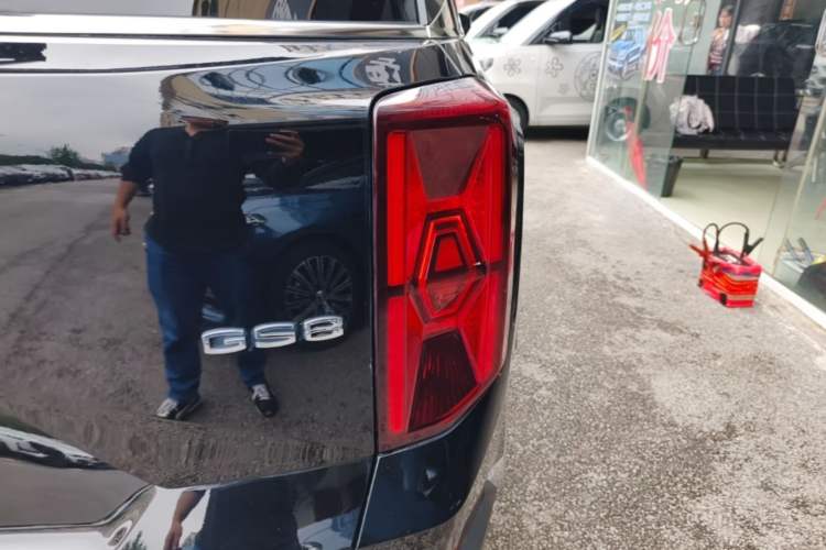 Used GAC Trumpchi GS8 2022 Linghang Series 2.0 TGDI Two-Wheel-Drive Luxury Smart Connectivity Version (7 Seats) Right Rear Taillight