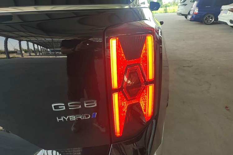 Used GAC Trumpchi GS8 2022 Dual-Engine Series 2.0TM Two-Wheel Drive Prestige Edition (7 Seats) Right Rear Taillight