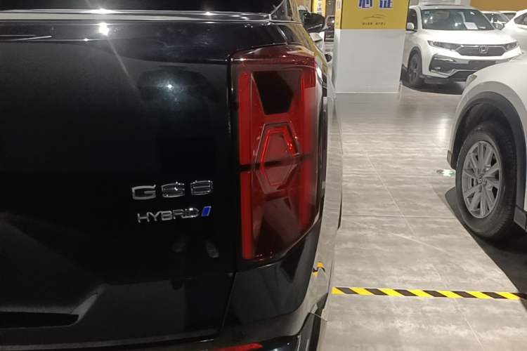 Used GAC Trumpchi GS8 2022 Double-Energy Series 2.0TM Two-Wheel Drive Prestige Edition (6 Seats) Right Rear Taillight