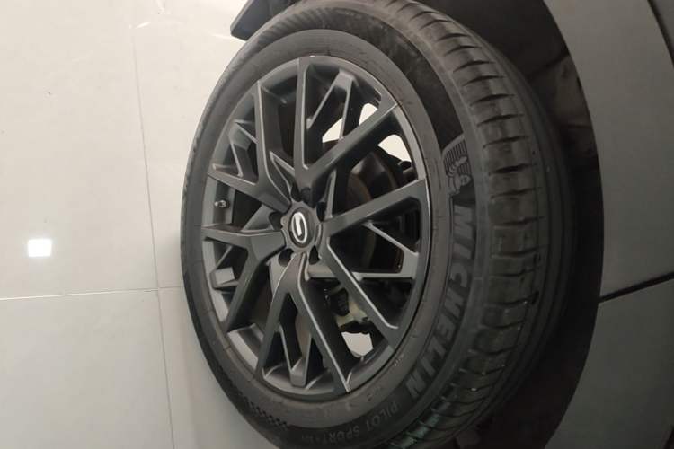 Used GAC Trumpchi GS8 2022 Linghang Series 2.0 TGDI Two-Wheel-Drive Luxury Smart Connectivity Version (7 Seats) Right Rear Wheel Hub