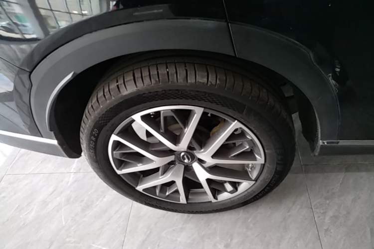 Used GAC Trumpchi GS8 2022 Linghang Series 2.0 TGDI Two-Wheel-Drive Luxury Smart Connectivity Version (7 Seats) Right Rear Wheel Hub
