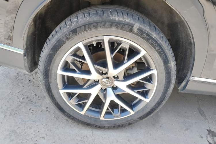 Used GAC Trumpchi GS8 2022 Linghang Series 2.0 TGDI Two-Wheel-Drive Luxury Smart Connectivity Version (7 Seats) Right Rear Wheel Hub