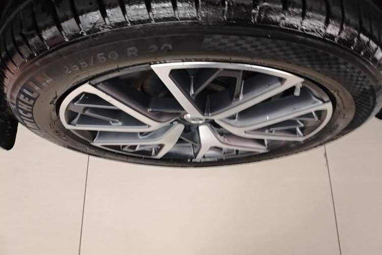 Used GAC Trumpchi GS8 2022 Double-Energy Series 2.0TM Four-Wheel Drive Premium Edition (7 Seats) Right Rear Wheel Hub