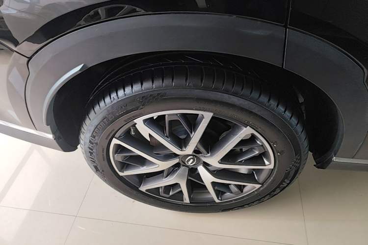 Used GAC Trumpchi GS8 2022 Linghang Series 2.0 TGDI Two-Wheel-Drive Luxury Smart Connectivity Version (7 Seats) Right Rear Wheel Hub