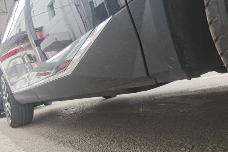 Used GAC Trumpchi GS8 2022 Linghang Series 2.0 TGDI Two-Wheel-Drive Luxury Smart Connectivity Version (7 Seats) Right Side Sill