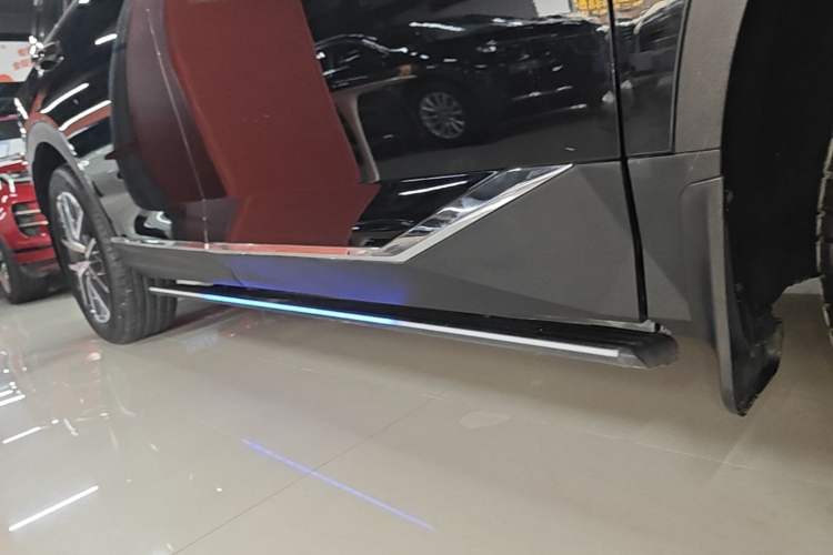 Used GAC Trumpchi GS8 2022 Linghang Series 2.0 TGDI Two-Wheel-Drive Luxury Smart Connectivity Version (7 Seats) Right Side Sill