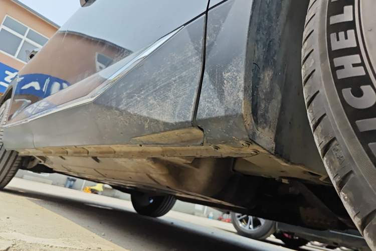 Used GAC Trumpchi GS8 2022 LINGHANG Series 2.0 TGDI Two-Wheel-Drive Luxury Edition (7 Seats) Right Side Sill