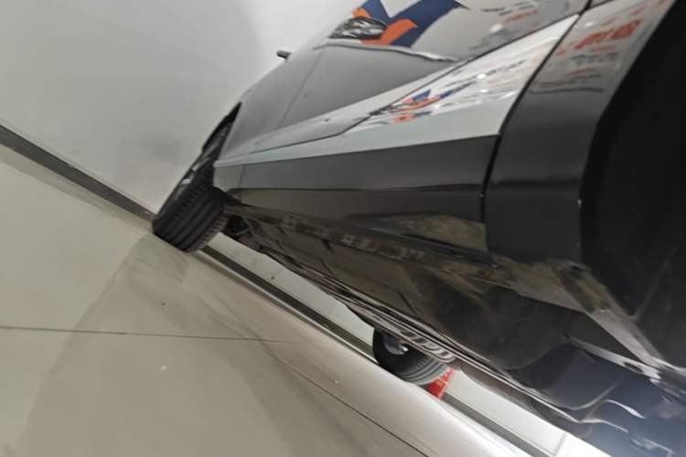 Used GAC Trumpchi GS8 2022 Dual-Engine Series 2.0TM Two-Wheel Drive Prestige Edition (7 Seats) Right Side Sill